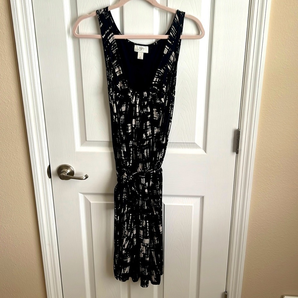 Ann Taylor LOFT Black White Abstract Brushstroke Pleated Tie Waist Dress 8